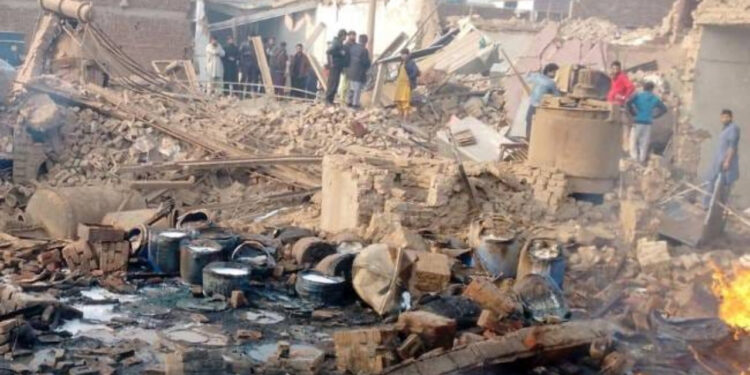 Pakistan'da Korkunç Patlama! Onlarca Ölü ve Yaralı...