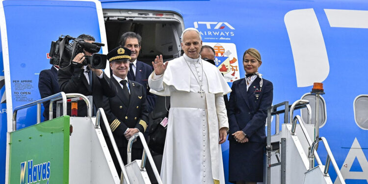 Papa 14. Leo, Türkiye'de Ayrıldı