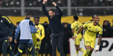 Rize'de Gol Yağmuru... Fenerbahçe Geriden Geldi, Farka Koştu!