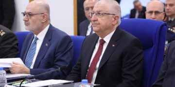 Savunma Bakanı’na tepki: Askeri hatlar ve yollar neden yapılıyor?