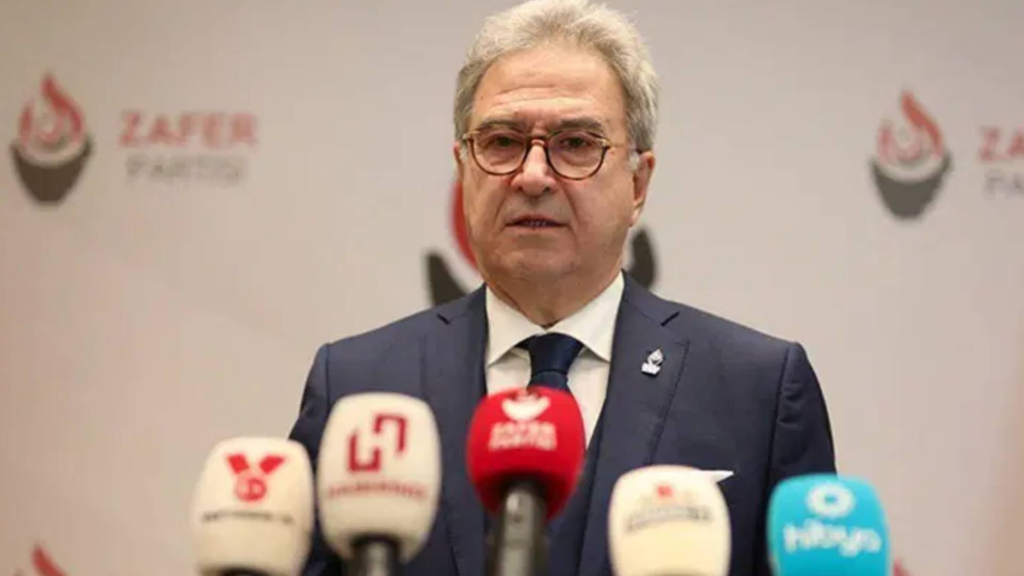 T24 muhabirini, kolundan tutarak zorla duruşma salonundan çıkardı!