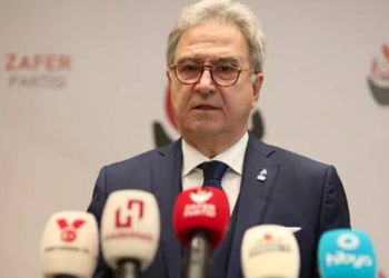 T24 muhabirini, kolundan tutarak zorla duruşma salonundan çıkardı!