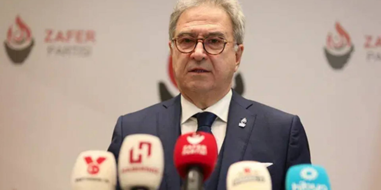 T24 muhabirini, kolundan tutarak zorla duruşma salonundan çıkardı!