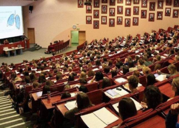 Sosyal hizmetler bölümü için tarih alanında doktora yapma şartı!