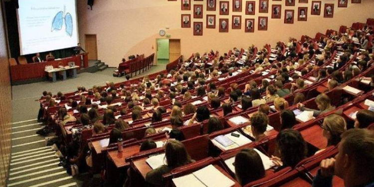 Sosyal hizmetler bölümü için tarih alanında doktora yapma şartı!