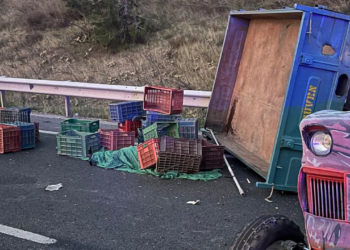 Tarım İşçilerini Taşıyan Traktöre Kamyon Çarptı! 2 Ölü