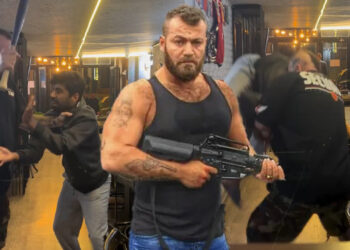 Tekmeledi, Yumrukladı, Beyzbol Sopasıyla Vurdu, Havaya Kaldırıp Yere Attı! Çalışanına Dehşeti Yaşatan Bahadır Ünlü Gözaltında