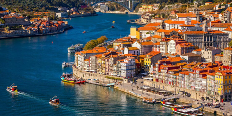 Türklere Avrupa Kapısı Açılıyor: Aylık 43 Bin TL Geliri Olanlara AB Oturum İzni Verilecek