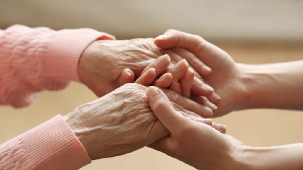 Yaşlılık dönemi için bakım sigortası geliyor