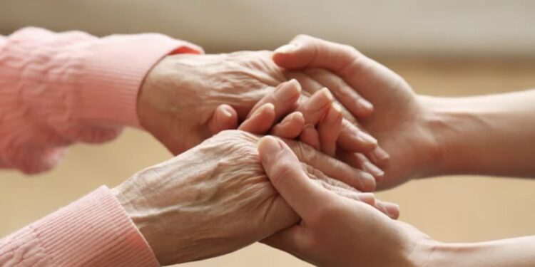 Yaşlılık dönemi için bakım sigortası geliyor