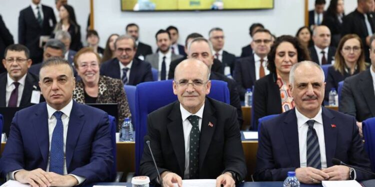 Yaygın kanaatin aksine vergi yükümüz yüksek değil; vergi ve harçlarda hedef enflasyonla güncelleme gündemimizde