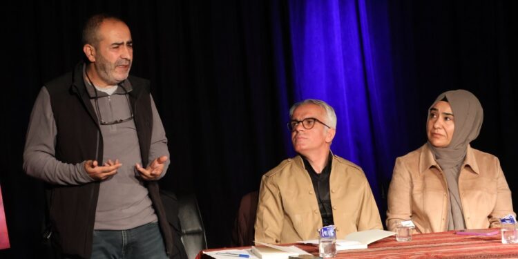 Yazar-ressam Hüseyin Özsoy, Wan’da okurlarıyla buluştu