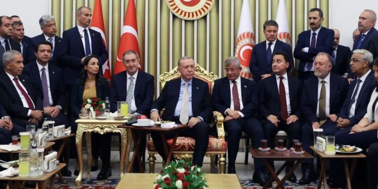 Yeni Yol Grubu’nda AKP krizi: Bu nasıl bir özlemdir