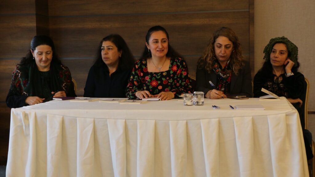 'Zindandaki Kadınların Öyküleri' okurlarla buluştu