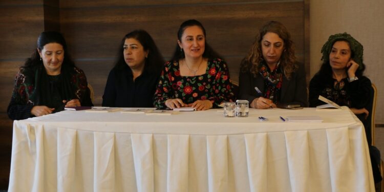 'Zindandaki Kadınların Öyküleri' okurlarla buluştu