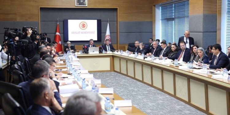 11. Yargı Paketi Adalet Komisyonu'nda kabul edildi