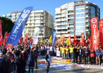 Antalya’da ‘Geçinemiyoruz’ mitingi: Bu bütçe emeğin değil sermayenin