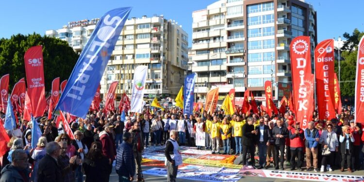 Antalya’da ‘Geçinemiyoruz’ mitingi: Bu bütçe emeğin değil sermayenin