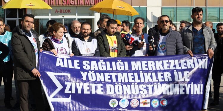 Sağlıkçılar ısrarlı: Eziyet yönetmeliği geri çekilsin
