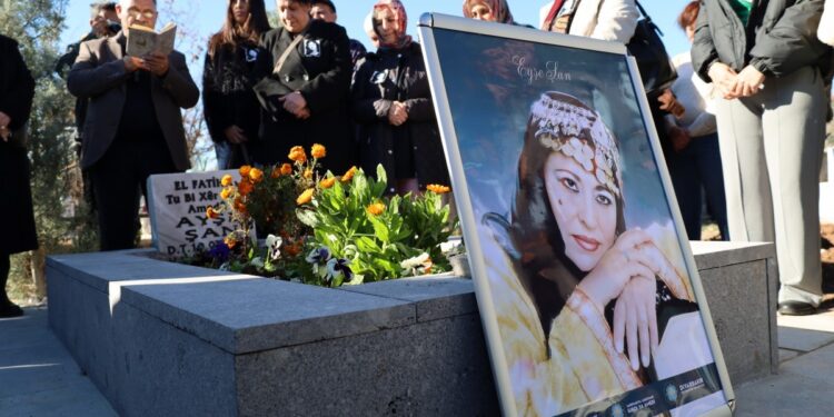Ayşe Şan mezarı başında anıldı