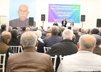 Arkaş: Askerlerin mezarına çiçek koymaya varım, peki ya siz var mısınız?