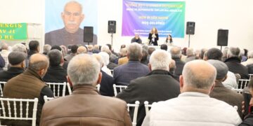 Arkaş: Askerlerin mezarına çiçek koymaya varım, peki ya siz var mısınız?