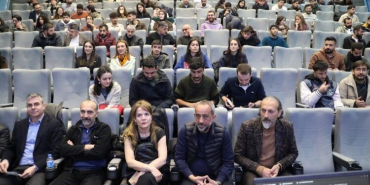 Sağlıkçılar: Ticarileşen sağlık sisteminin alternatifi ‘komün’ modelidir