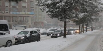 Amed’de yoğun kar yağışı hayatı olumsuz etkiledi