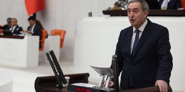 Bakırhan’dan ‘yerel yönetim’ çağrısı: Mahalledeki sorunu Ankara’da çözemezsiniz