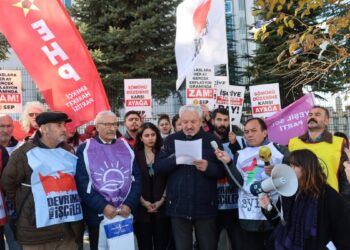 Bakanlık önünde ‘asgari ücret’ protestosu