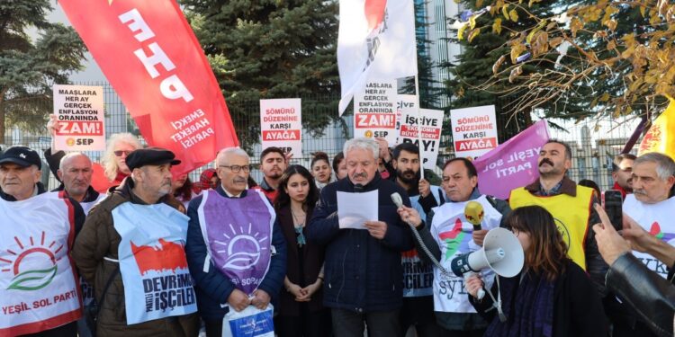 Bakanlık önünde ‘asgari ücret’ protestosu
