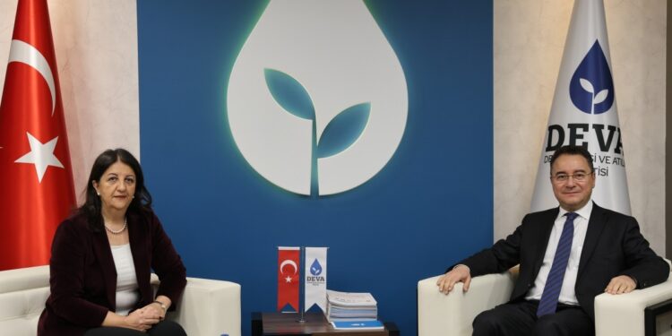 Babacan: Sürecin en büyük eksikliği Erdoğan’ın kamuoyunu bilgilendirmemesi DEM Parti Heyeti: Yasal düzenlemeler barışı katkı sunmalı