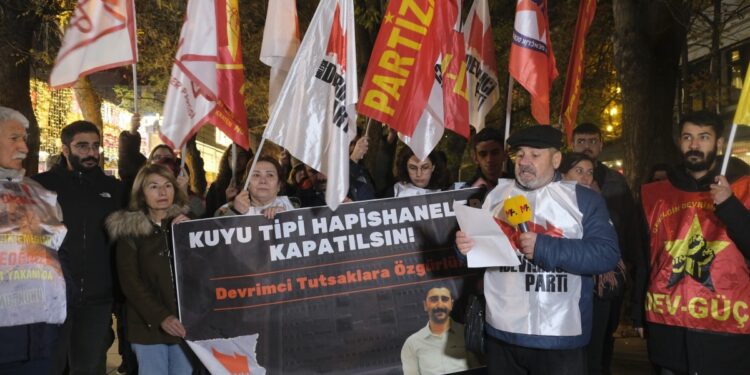 Devrimci Parti: Devrimci tutsaklara özgürlük için harekete geçelim