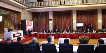 Kurtulmuş ‘rapor’ için grubu bulunmayan komisyon üyeleriyle bir araya gelecek