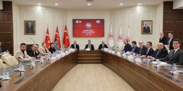 İktidar ve işveren temsilcileri asgari ücret için 3’ün kez toplanacak