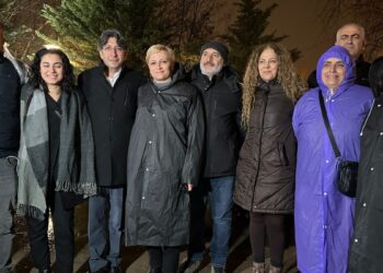 Depremzedeler yargı paketi geçmeden nöbeti bitirmeyecek