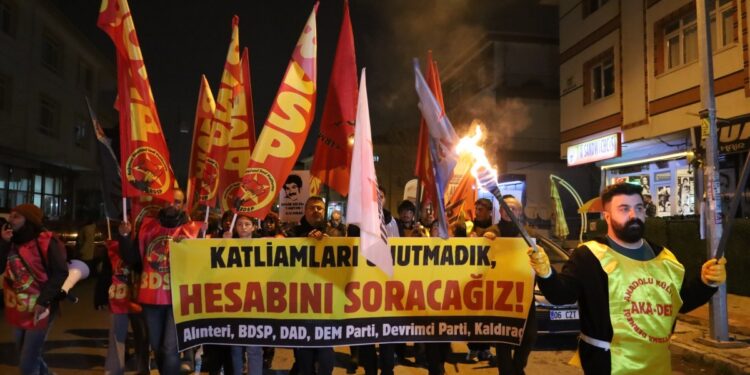 Aralık ayı katliamları yürüyüşle protesto edildi