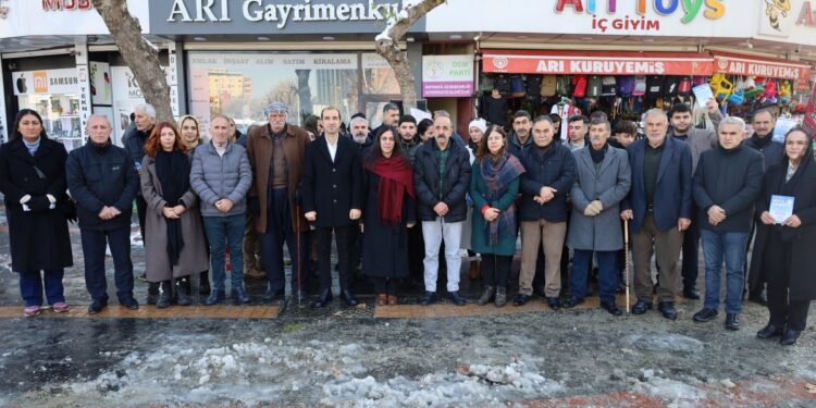 Tutsaklara yılbaşı kartları gönderildi