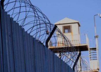 Aykol tutsakların sesi olmaya devam ediyor: Hücre cezasından beraat etti ama tahliyesi engellendi