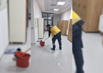 Sağlıkçılar temizlikte çalıştırılmak zorunda bırakılıyor