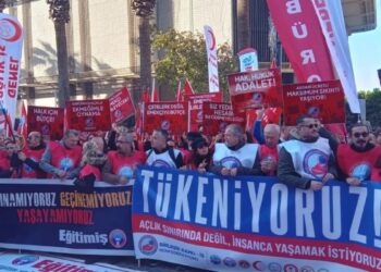 Kamu emekçileri iş bıraktı