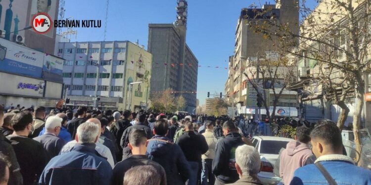 İran’da ekonomik kriz: Halk sokağa çıktı
