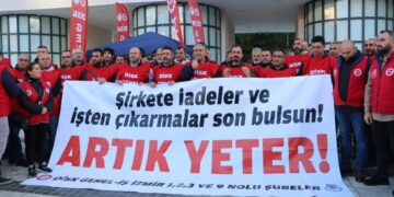 İşçiler, işe iade kararını uygulamayan İzmir Belediyesi’ni protesto etti