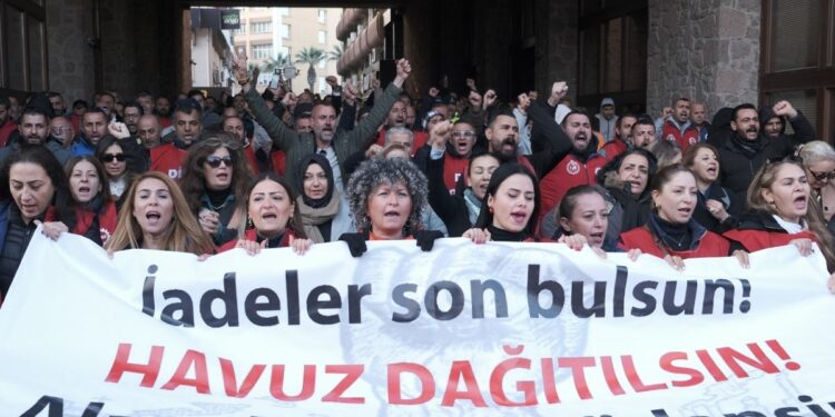 İzBB işçileri belediyeyi diyaloga çağırdı