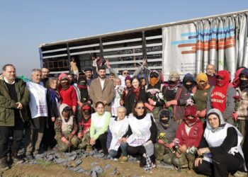 Bütçe yürüyüşçüleri tarım işçileri ve çiftçilerle buluştu