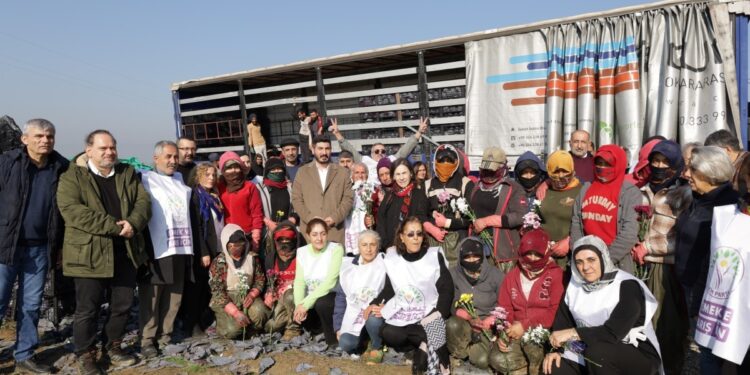 Bütçe yürüyüşçüleri tarım işçileri ve çiftçilerle buluştu