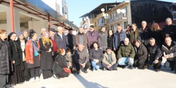 İzmir’de tutsaklar Toprak ve Taş tahliye oldu