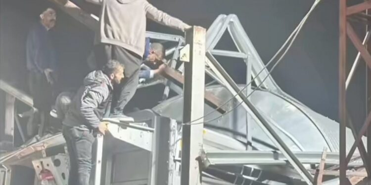 Buğday silosunun altında kalan işçi hayatını kaybetti