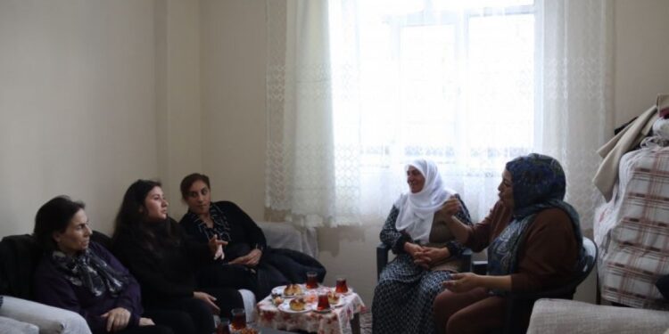 DEM Parti’den tarım işçisi kadınlara ziyaret