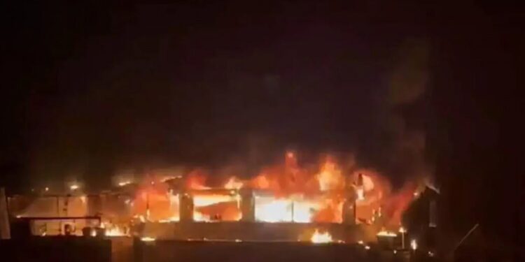 Hindistan’da gece kulübü yangını: En az 25 ölü